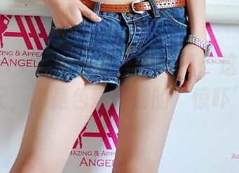 3Agirl女郎 – 小维黑丝写真：这不是黑白配，而是色彩斑斓的‘惊吓’！