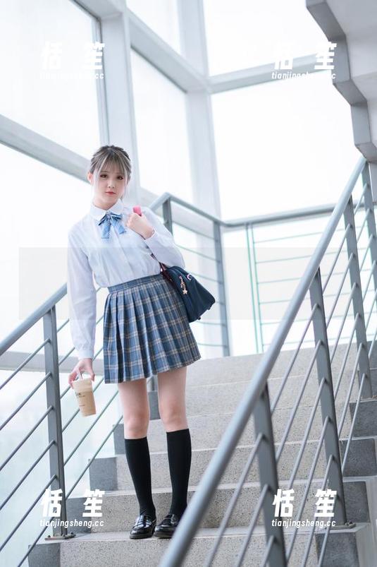 Akisoso秋楚楚 网盘送福利:Akisoso秋楚楚的夜景写真,随时随地都想看!