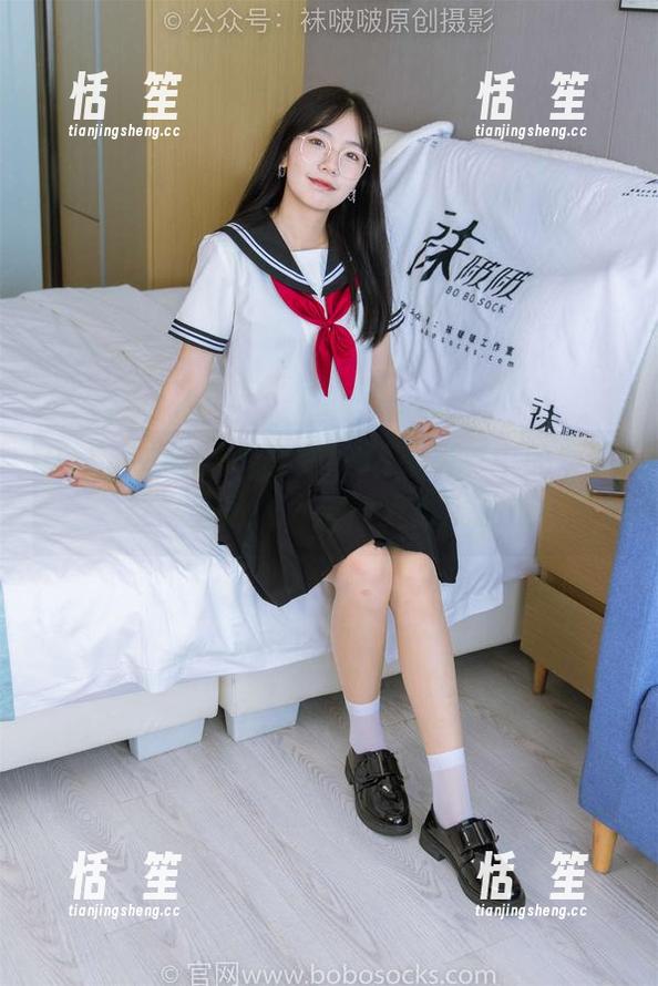 BoBoSocks袜啵啵-朵朵 BoBoSocks袜啵啵 - 朵朵写真中的厚黑丝:无圣光,但让我心跳加速