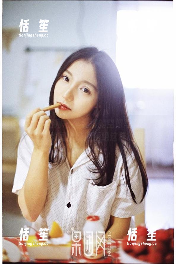 GIRLT果团网-莫雅淇 GIRLT果团网 - 莫雅淇的空姐写真:网盘里的完美瞬间,谁能拒绝这样的风格?