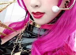 HaneAme雨波和她那条红裙的故事，在图包里静静等你去揭晓！