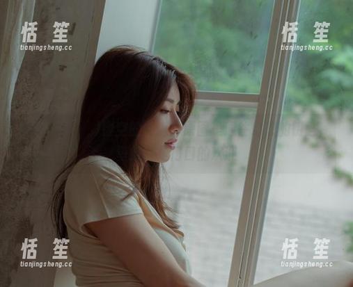 Min.E(민이)镂空的隧道：原图是通往幻想的钥匙，壁纸则是门口的欢迎