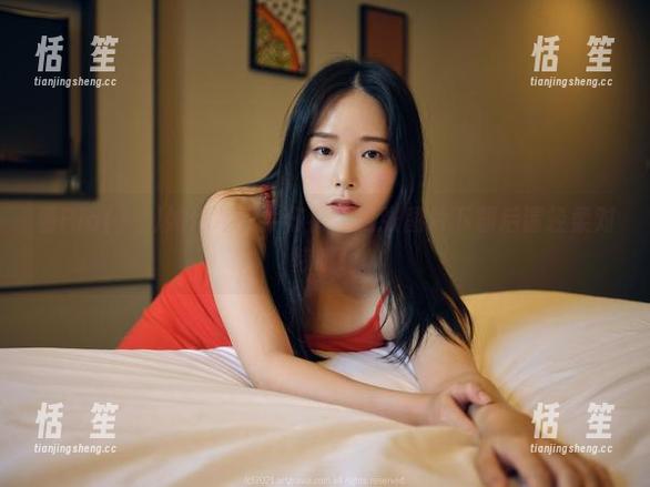 看Pia(피아)如何驾驭牛仔裤：这张图片下载后请轻柔对待哦！