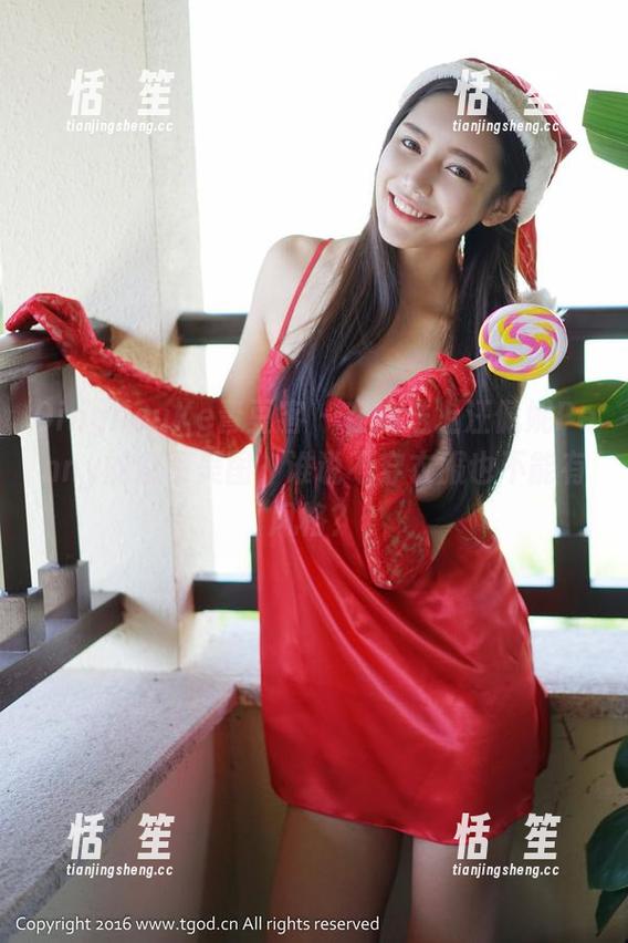 QingDouKe青豆客 - 在线送上汪佩妮Penny的透明美图，谁说不穿衣服也不能有风格？