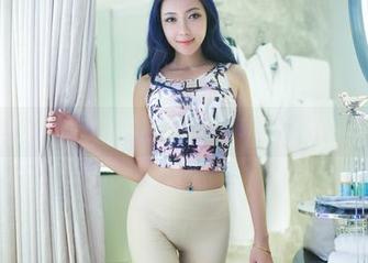 TuiGirl推女郎 – 何奕恋的JK摄影集：高清中的俏皮与暗藏的心思