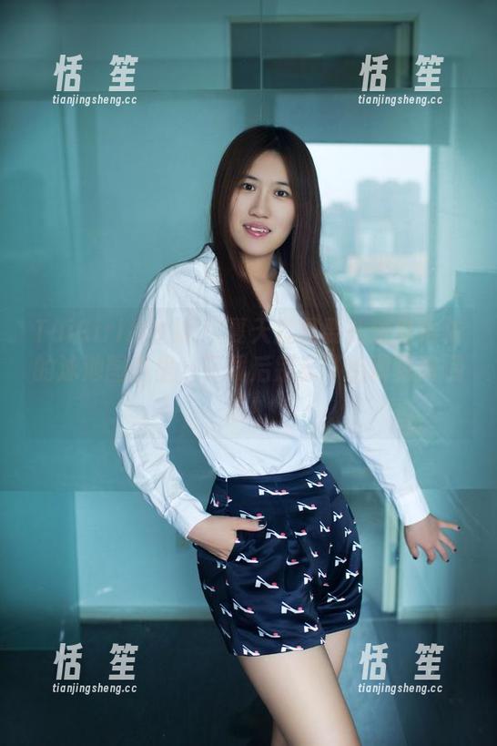 TuiGirl推女郎-赵惟依 TuiGirl推女郎 - 夏天就是要扎进赵惟依的泳池图包里,下载后别忘了给屏幕降温哦!