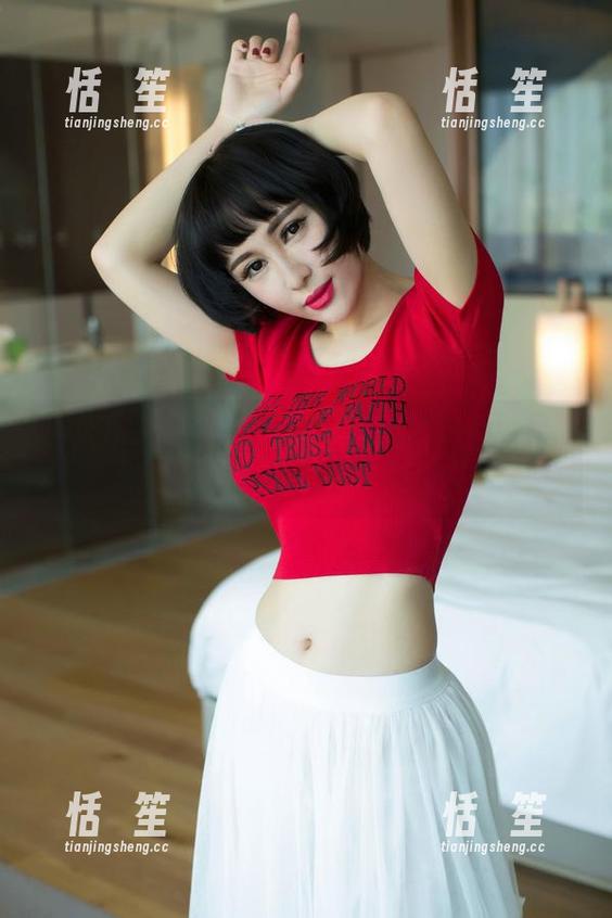 UGirls尤果网-艾小青 UGirls尤果网 - 当学妹遇上艾小青:原图里的瞬间,如此真实!