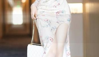 XIAOYU语画界 – 揭开程程程与红裙的面纱，写真里的每一寸都在诉说