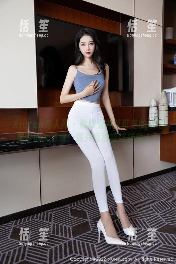 Xiuren秀人网-可可芝 Xiuren秀人网 - 默默觉得可可芝的双马尾套图太犯规!照片竟然能这样撩人?