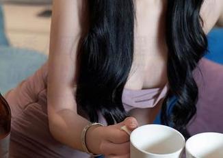 Xiuren秀人网 – 在绮里嘉Ula泳衣的壁纸里，仿佛可以闻到夏天的气息，心情瞬间就high起来了。