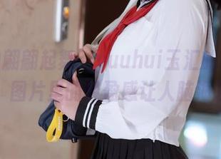 粉色的翩翩起舞：yuuhui玉汇的无圣光瞬间，图片里的轻盈感让人脑海发散。