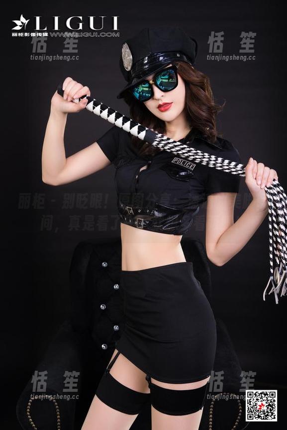 丽柜-潘潘 丽柜 - 别眨眼!原图分享:潘潘的美脚瞬间,真是看了一下就想多看两眼!