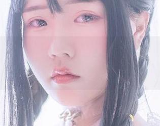 看今汐穿水手服，心里直想着，拍照的人到底有多会选角？