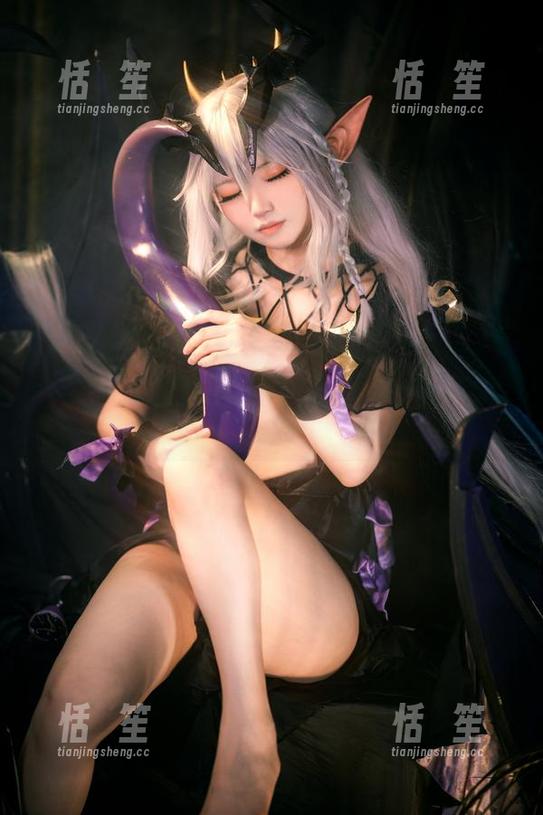 伊喵君_Nya 福利就是要玩得精彩:伊喵君_Nya的写真,蔚蓝档案妃咲,猛戳心底的快感!