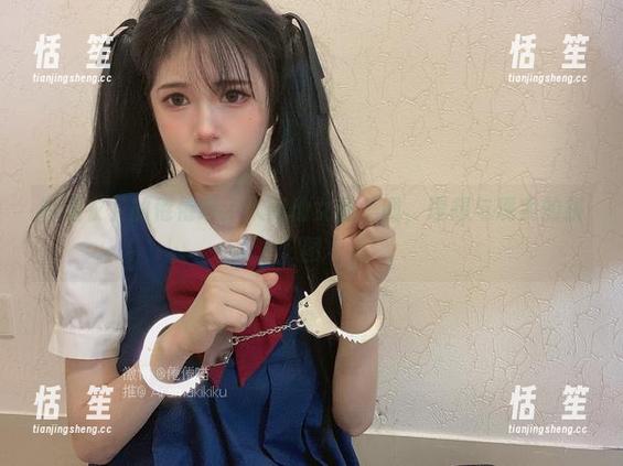 倦倦喵 白睡衣下的倦倦喵:人间仙女的美图,理想与现实的拼图