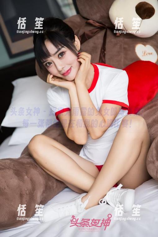 头条女神-刘雨露 头条女神 - 探索刘雨露的兔女郎写真集:每一张都像是在和我的心跳比赛!