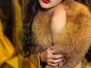 头条女神 – 林依依的皮衣魅力：在线随意翻找资源大作战
