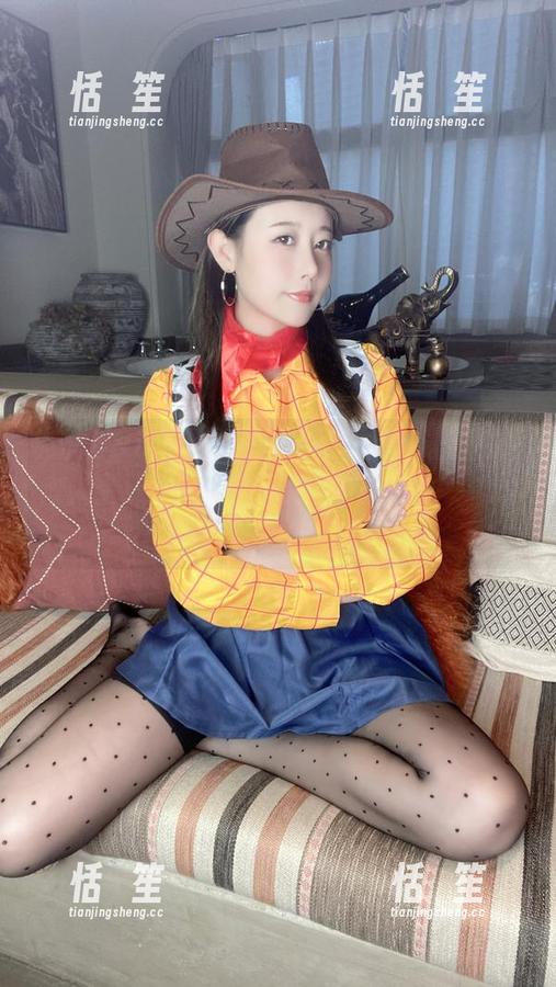 奈汐酱Nice 奈汐酱Nice的牛仔裤原图,简直让我在思考人生...分享一下,说不定能解救一颗迷茫的心。