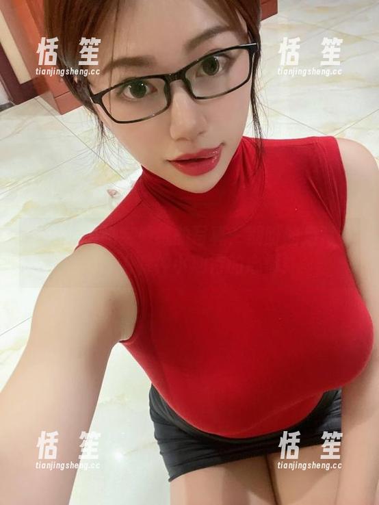 奶宝妹纸 微密圈 - 奶宝妹纸的写真:期盼的后背竟然让人有种小期待的心情!