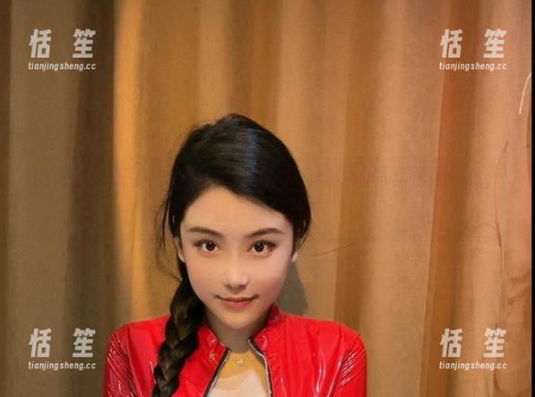 微密圈 - 好看的护士也能是艺术，奶雯的写真值得一试，快下载体验！