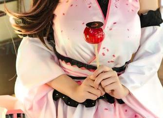 小仓千代w的丝袜资源：看她用袜子玩转视觉的无限可能！
