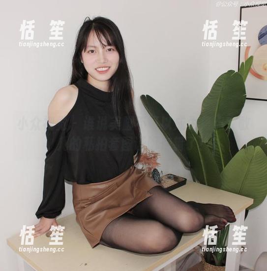 小众视觉-敏儿 小众视觉 - 谁说美脚不可以成为焦点?敏儿的私拍套图证明你错了!