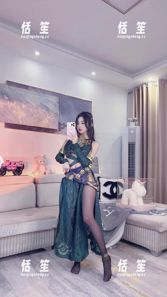 小小奶瓶儿 当小小奶瓶儿穿上兔女郎加长版的cos服时,整个世界都在为她喝彩,套图爆棚!