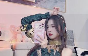 从小小奶瓶儿的校园私拍中找乐子：你绝对没见过的姿势！
