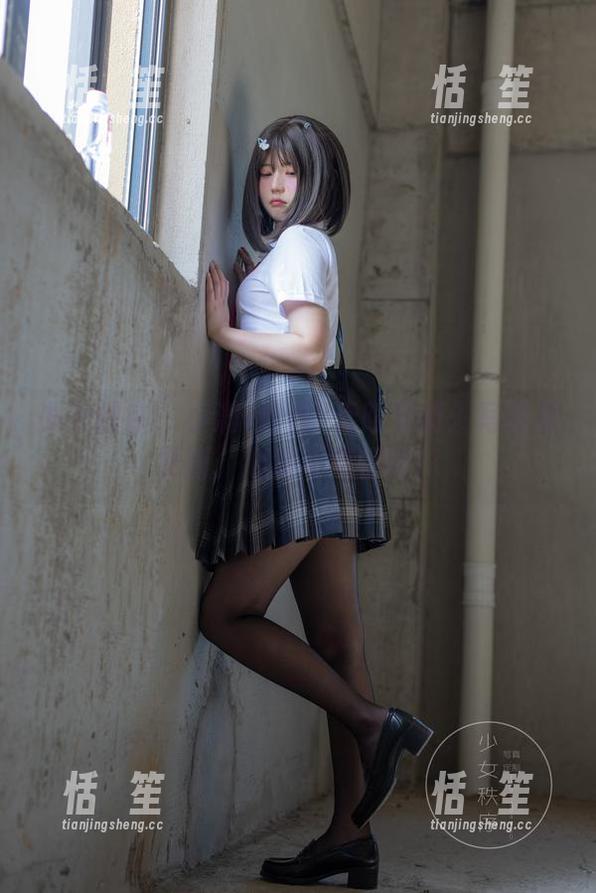 少女秩序-小满 少女秩序 - 小满+肉丝=无限可能:写真集更新,心动不如行动!