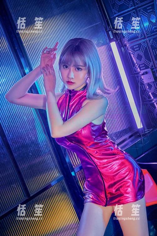 年年Nnian 年年Nnian着奶牛女仆装,竟然这么合适,究竟是巧合还是天意?