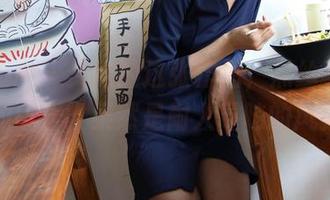 异思趣向 – 文欣的这张作品，黑丝与肉肉脚的组合，果然是耐人寻味的风骚。