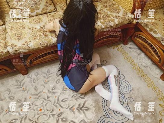想要个公主抱 泳池边的幻想:“想要个公主抱”携“死库水”图包,快来收获你的梦想资源!