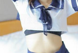 推女神 – Akiki朱若慕的私房美图与办公室：工作与美貌的完美结合！