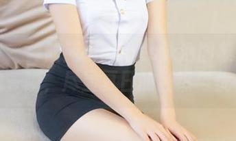 推女神 – 黄歆苑chobits泳池图集：光影下的一瞬，尽显夏日的狂热与优雅。