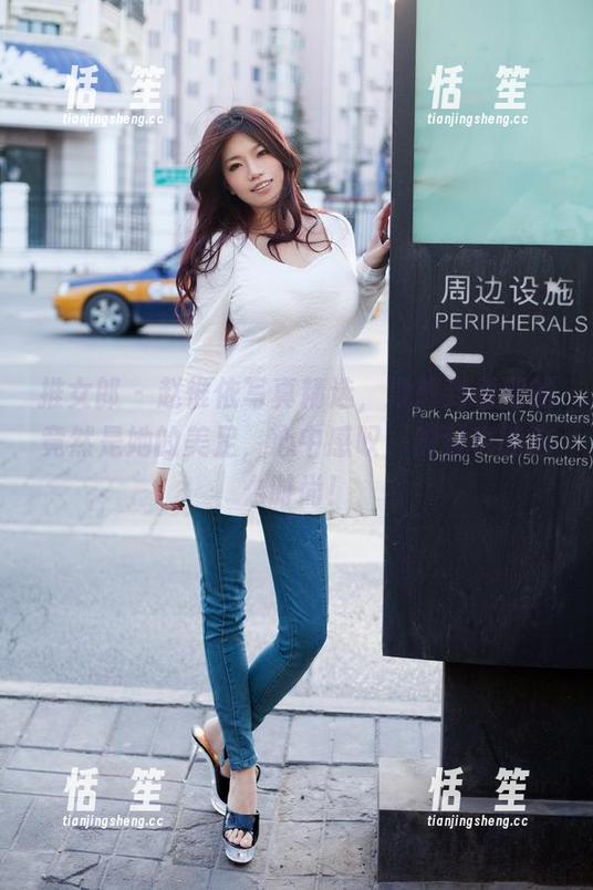 推女郎-赵惟依 推女郎 - 赵惟依写真精选,没想到看到的竟然是她的美足,心中感叹,脚趾也能这么时尚!