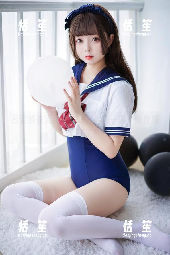 日奈娇 日奈娇在天台上拍写真,风一吹,我也跟着飘了!