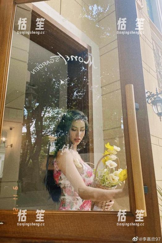 微密圈 - 齐屁短裤大揭密：李嘉欣97的精选时刻，你绝对想不到的！