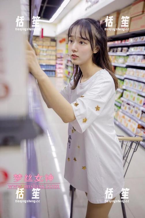 梦丝女神-曼文 梦丝女神 - 曼文的比基尼套图,看了就想冲向沙滩,顺便把热带鸡尾酒也搬回家!