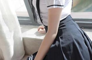 模范学院 – 锁定艾莉Evelyn的自拍精选：这套图真是一阵风暴，吹过我的心！