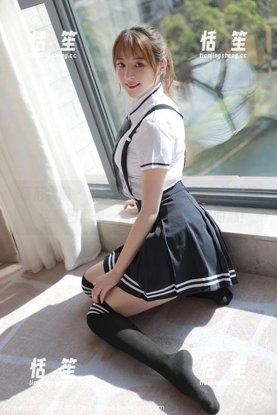 模范学院-艾莉Evelyn 模范学院 - 锁定艾莉Evelyn的自拍精选:这套图真是一阵风暴,吹过我的心!