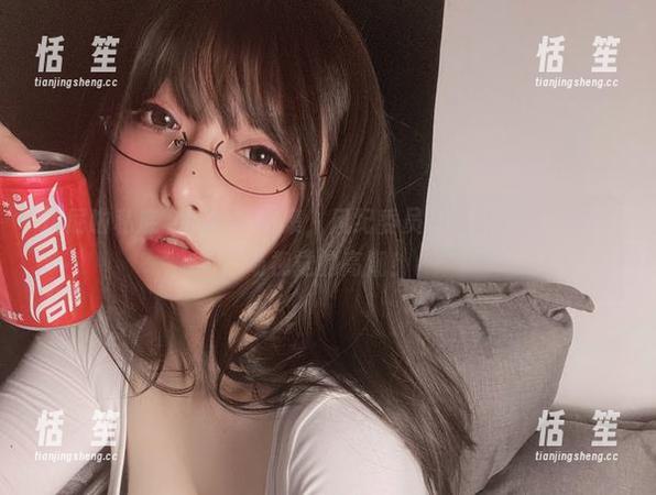 次屁啦 次屁啦私底下的全套图集,风纪委员的叛逆之美,来一场视觉的高潮!