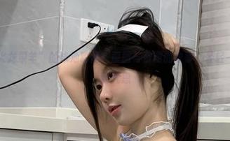 微密圈 – “火龙果羊”的泳池瞬间：原图与资源的故事，轻轻一翻都能感受到气息