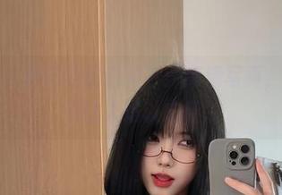 微密圈 – 琳铛铛的白衬衫：高清写真，简约却又让人难以忘怀。