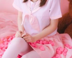 疯猫ss：黑色哑光兔的写真让人眼前一亮，脑袋却是一片空白？