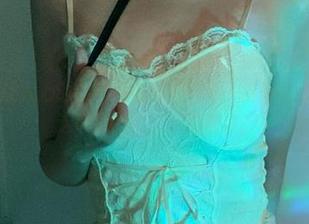 微密圈 – 让人心动的相扑猫红裙写真：我为何如此痴迷于这奇妙的搭配？思考中…