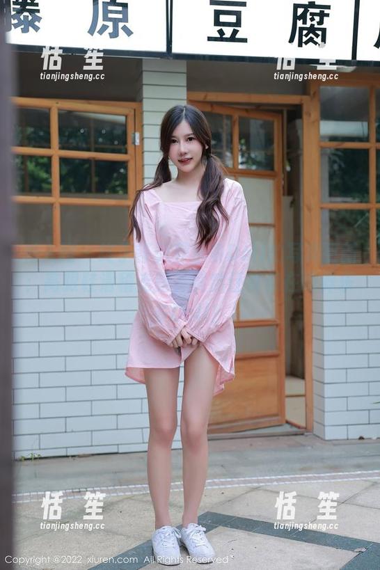 秀人网-养乐多Doll 秀人网 - 终于等到养乐多Doll的写真更新:高跟鞋滑稽走路,竟然还真像在喝养乐多Doll!