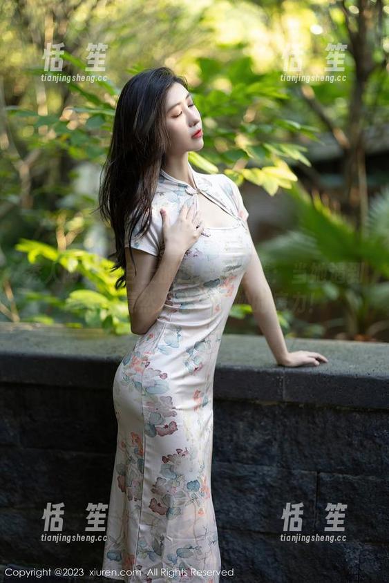 秀人网-四月月 秀人网 - 天台上的四月月全集:当她遇到阳光,竟然发出了奇妙的魔力!