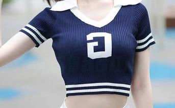秀人网 – 跟着宋KiKi到海边：私拍合集，真的是看得我脸红心跳！