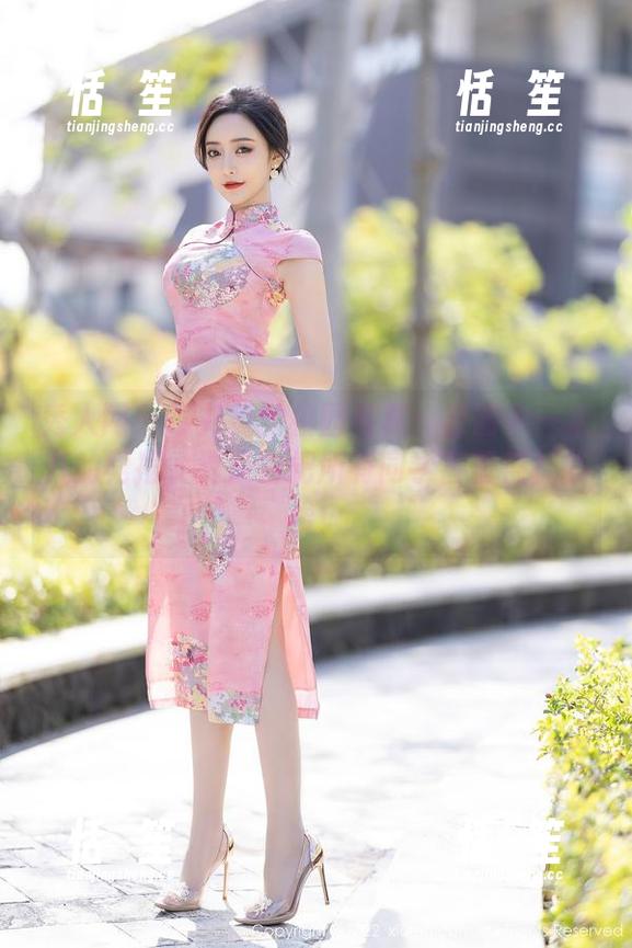 秀人网-樱井舞 秀人网 - 樱井舞的校园写真:原图中一米八的裙摆,真是要把所有同学害羞得掉书袋!