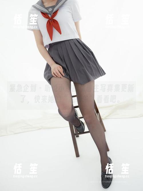 紧急企划-小恩 紧急企划 - 听说小恩的优等生写真集更新了,快来她的“成绩单”看看吧。